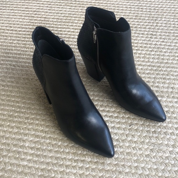 Dolce Vita Aden Black Bootie - Picture 4 of 7